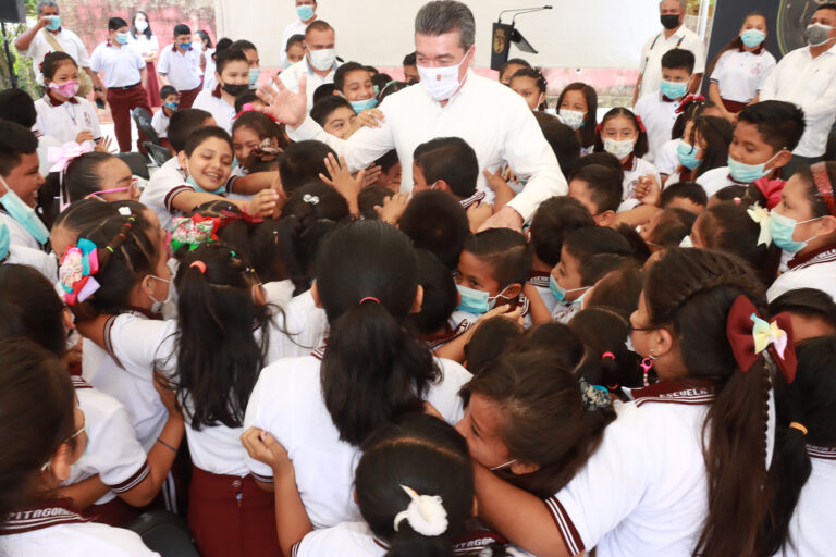 <strong>En Palenque, Rutilio Escandón inaugura espacios en la Escuela Primaria “Pitágoras”</strong>