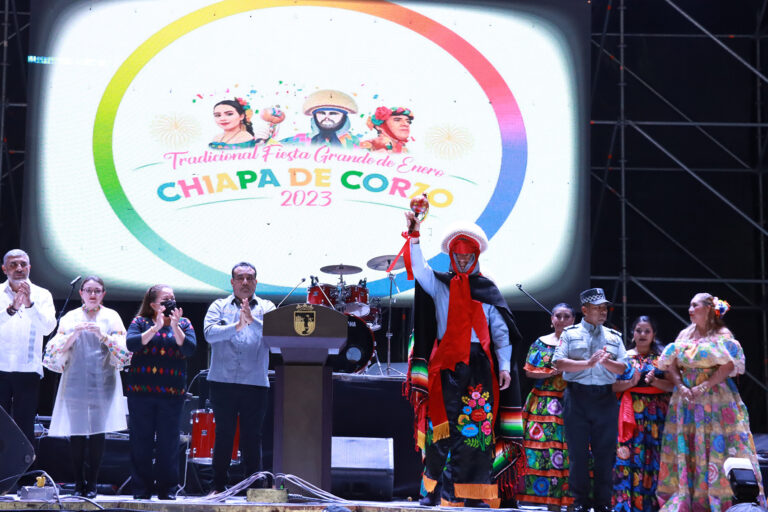 Junto al pueblo, celebra Rutilio Escandón Fiesta Grande de Chiapa de Corzo