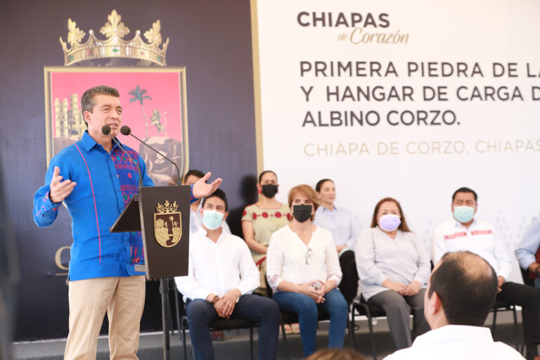 <strong>Rutilio Escandón inicia obra de la plataforma y hangar de carga del Aeropuerto Internacional Ángel Albino Corzo</strong>