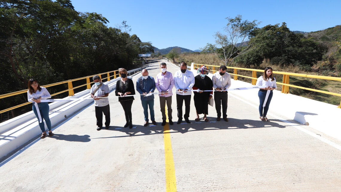 Inaugura Rutilio Escandón puente vehicular sobre el camino Villa Corzo-La Concordia