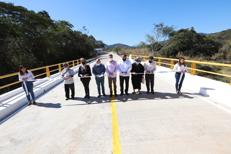 <strong>Inaugura Rutilio Escandón puente vehicular sobre el camino Villa Corzo-La Concordia</strong>