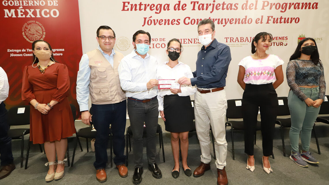 Rutilio Escandón encabeza entrega de más de 5 mil tarjetas del Programa Jóvenes Construyendo el Futuro