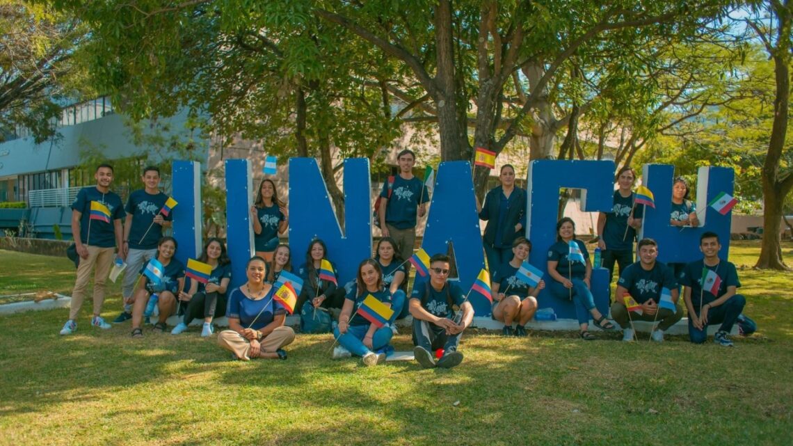 Realizan estudiantes de Colombia, España y Argentina estancia académica en la UNACH