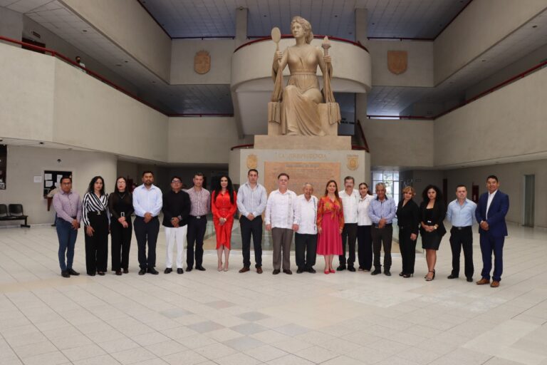 Recibe Guillermo Ramos salutación de la Barra de Abogados   