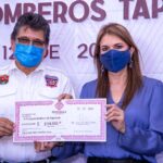 ENTREGA ROSY URBINA MÁS DE 556 MIL PESOS AL CUERPO DE BOMBEROS DE TAPACHULA