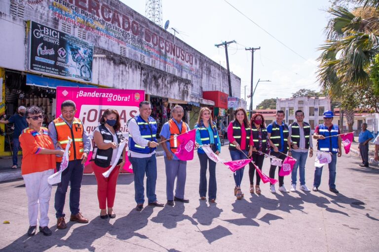 ROSY URBINA DA BANDERAZO DE REHABILITACIÓN DEL MERCADO SOCONUSCO