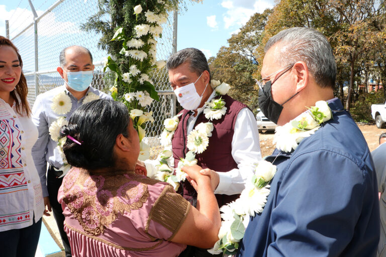 <strong>En SCLC, Rutilio Escandón inaugura espacios en la primaria “José de Allende y Unzaga”</strong>