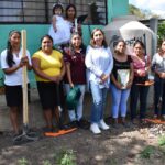 DIF Villaflores entrega Huertos Familiares Pedagógicos.