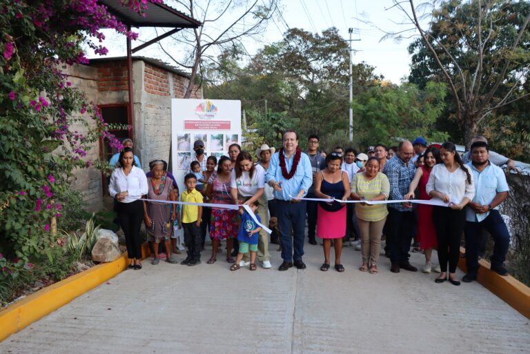 Alcalde Mariano Rosales entrega calle pavimentada en barrio Las Cruces