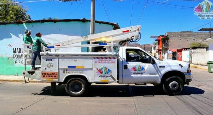 En Villaflores se instalan luminarias para brindar seguridad y confianza a los habitantes