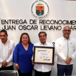 Entregan reconocimiento a #JuanOscarLiévanoNarváez