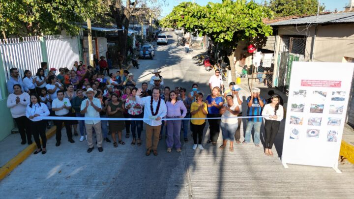 Mariano Rosales inaugura pavimentación de calle y drenaje sanitario en barrio Almacenes