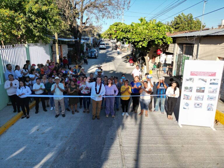 Mariano Rosales inaugura pavimentación de calle y drenaje sanitario en barrio Almacenes