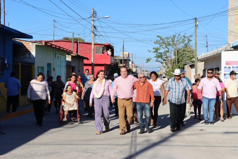 Mariano Rosales Zuarth entrega calles pavimentadas en barrio Frailescano