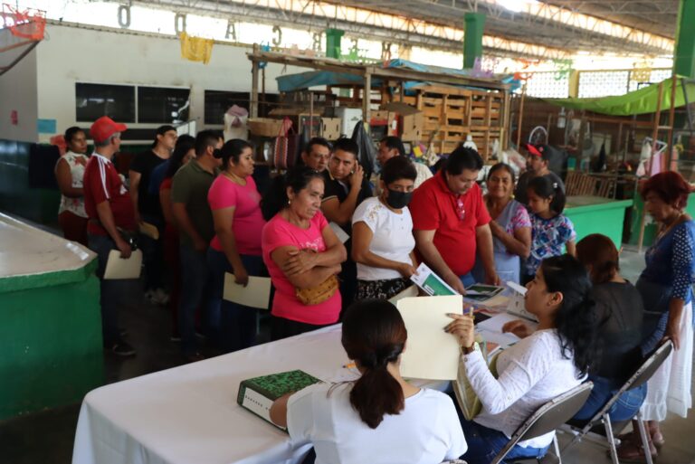 Mariano Rosales da certeza jurídica a locatarios del mercado San Juan