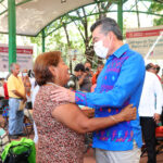 <strong>En Tapachula, Rutilio Escandón entrega tarjetas de nueva incorporación a pensiones para personas adultas mayores</strong>