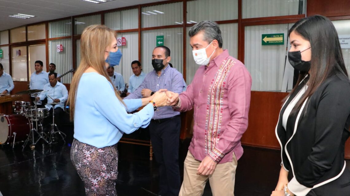 Entrega Rutilio Escandón constancias a coordinadores de Prevención del Delito