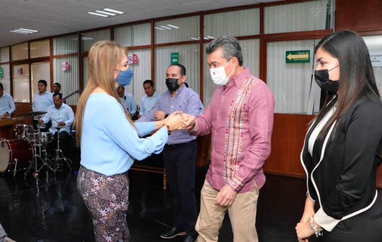 Entrega Rutilio Escandón constancias a coordinadores de Prevención del Delito