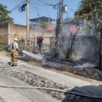 PROTECCIÓN CIVIL SOFOCA INCENDIO DE PASTIZAL Y BASURERO CLANDESTINO EN TAPACHULA