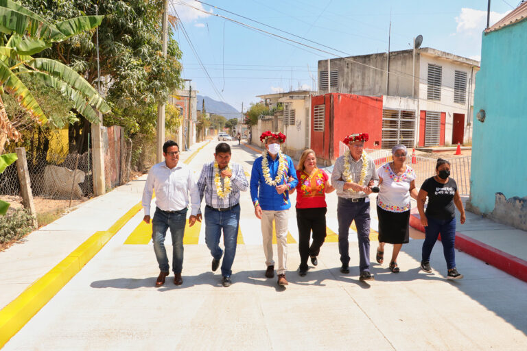 <strong>Rutilio Escandón inaugura obras de pavimentación de vialidades en colonia Plan de Ayala, en Tuxtla Gutiérrez</strong>