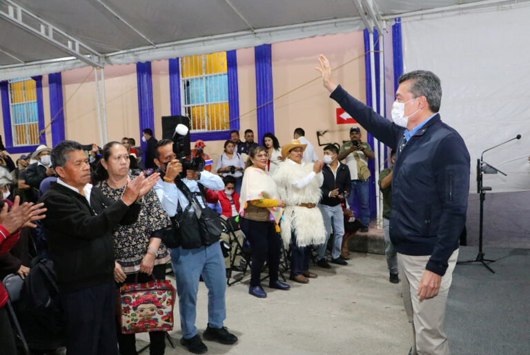 <strong>Con más alumbrado público, Rutilio Escandón fortalece imagen urbana y seguridad vial de SCLC</strong>