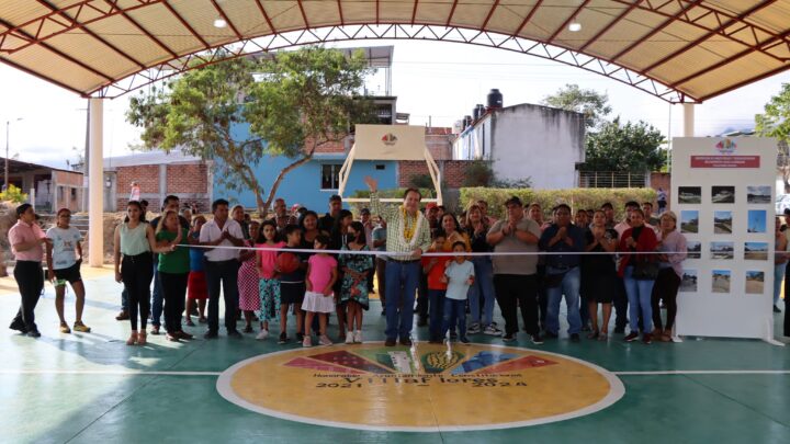 Mariano Rosales Zuarth entrega domo y parque recreativo en La Embajada