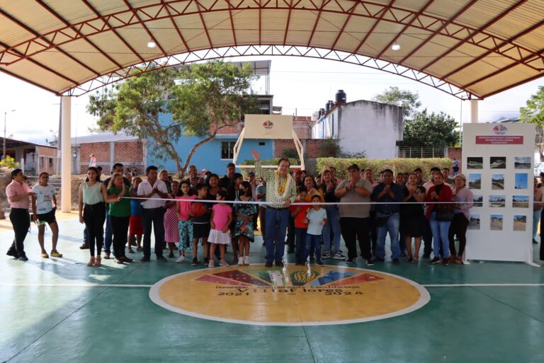 Mariano Rosales Zuarth entrega domo y parque recreativo en La Embajada