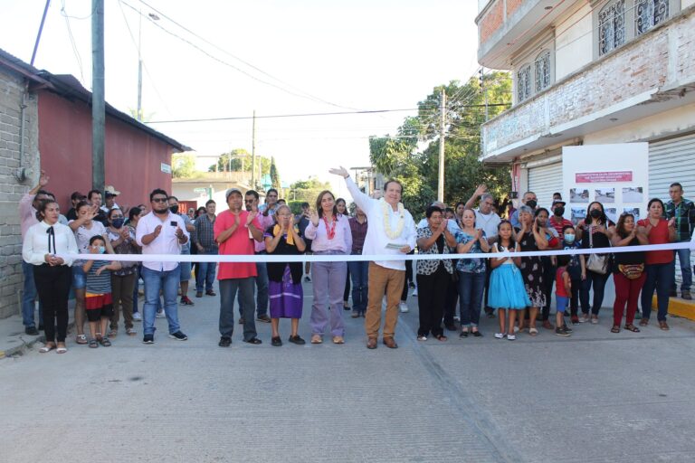 Mariano Rosales y vecinos del barrio Guadalupe inauguran pavimentación de calles