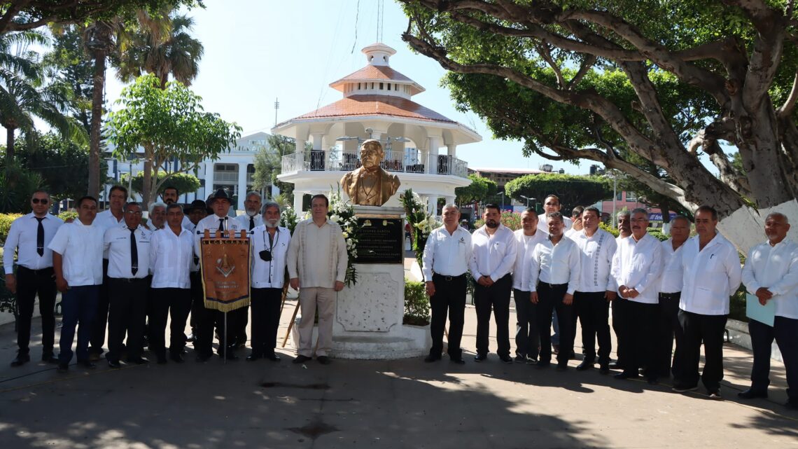 Mariano Rosales encabeza ceremonia del natalicio 217 de Benito Juárez