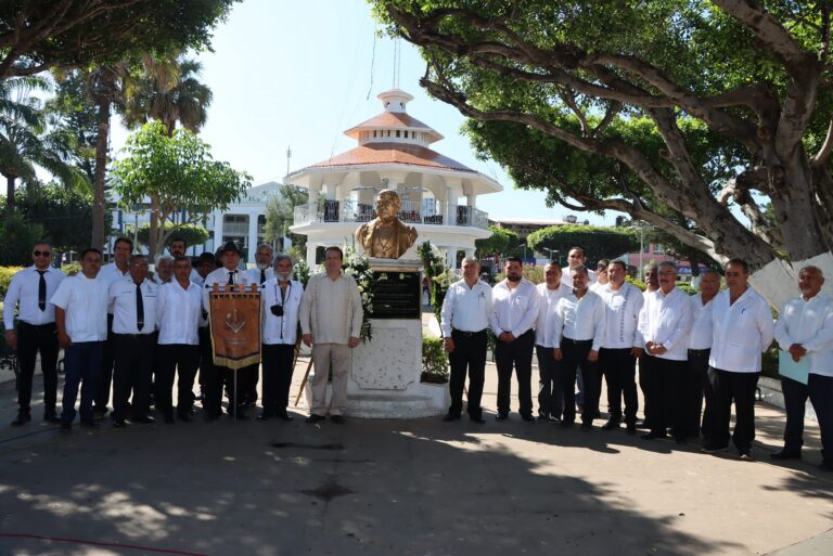 Mariano Rosales encabeza ceremonia del natalicio 217 de Benito Juárez