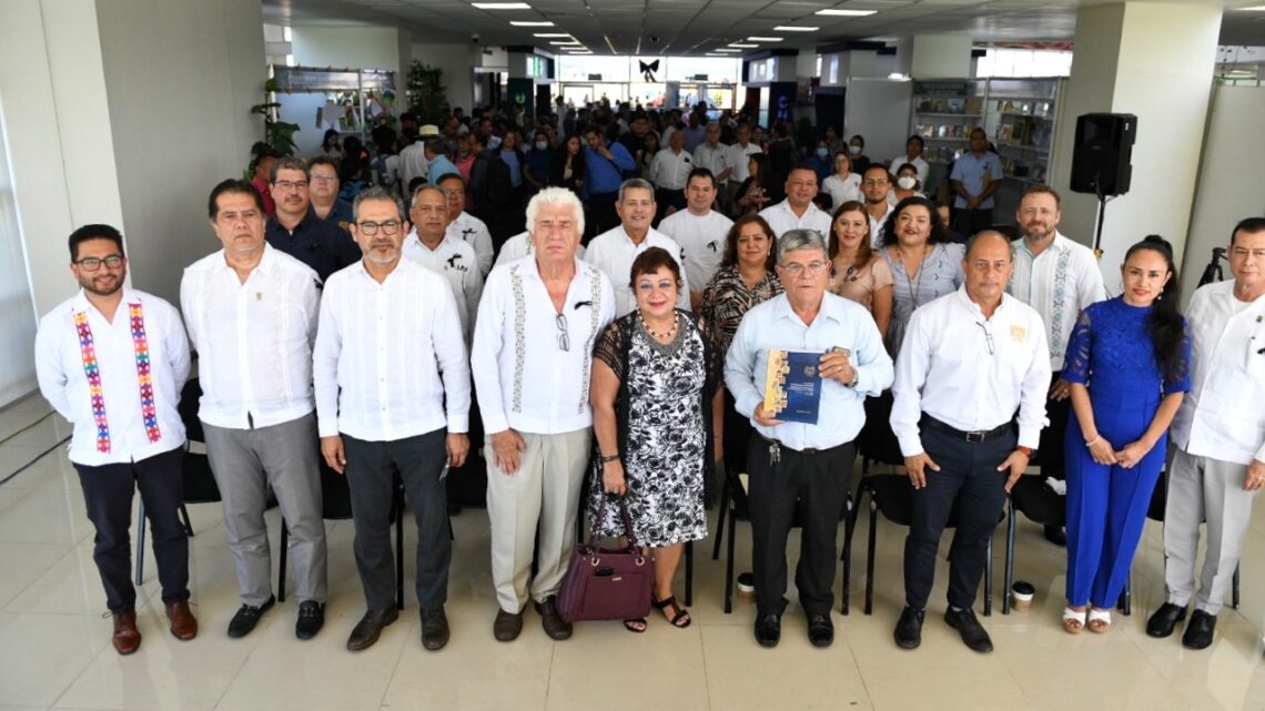 Presentan libro que aborda la historia de la institución contada desde la visión de sus rectores