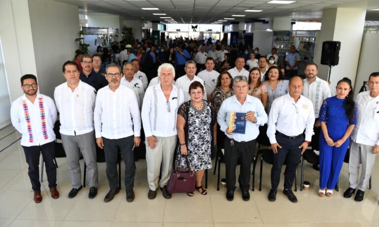 <strong>Presentan libro que aborda la historia de la institución contada desde la visión de sus rectores</strong>