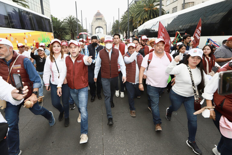 <strong>Zócalo de CDMX concentra a todo México en apoyo a AMLO; Rutilio Escandón encabezó contingente de Chiapas</strong>