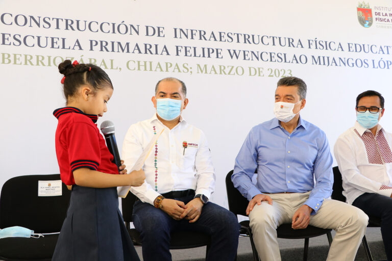 <strong>En Berriozábal, Rutilio Escandón inaugura espacios en la Primaria Felipe Wenceslao Mijangos López</strong>