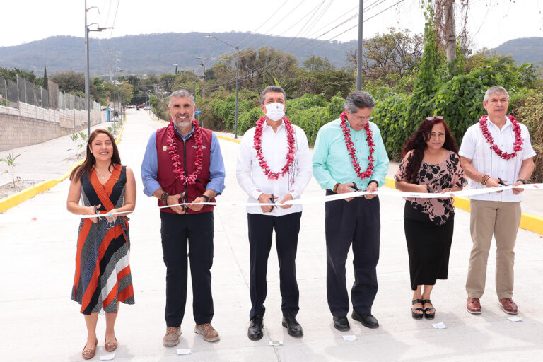 <strong>En Tuxtla Gutiérrez, Rutilio Escandón inaugura pavimentación de calles en la Colonia Arroyo Grande</strong>