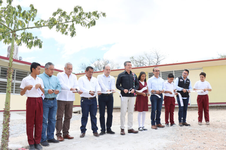 <strong>Rutilio Escandón inaugura Centro de Cómputo y calles en la Colonia Pacú de Suchiapa</strong>