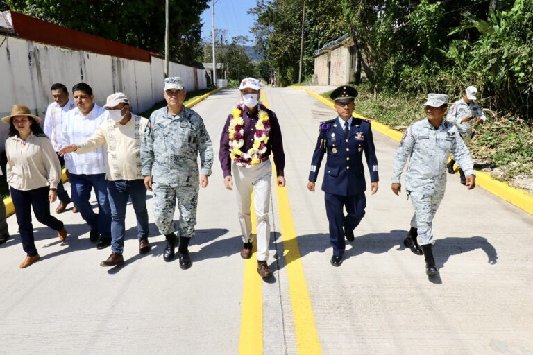 <strong>En Palenque, Rutilio Escandón inaugura el camino de acceso a las instalaciones de la Guardia Nacional</strong>