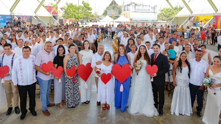 ROSY URBINA ATESTIGUA EL MATRIMONIO DE 142 PAREJAS DE TAPACHULA