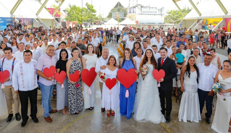 ROSY URBINA ATESTIGUA EL MATRIMONIO DE 142 PAREJAS DE TAPACHULA