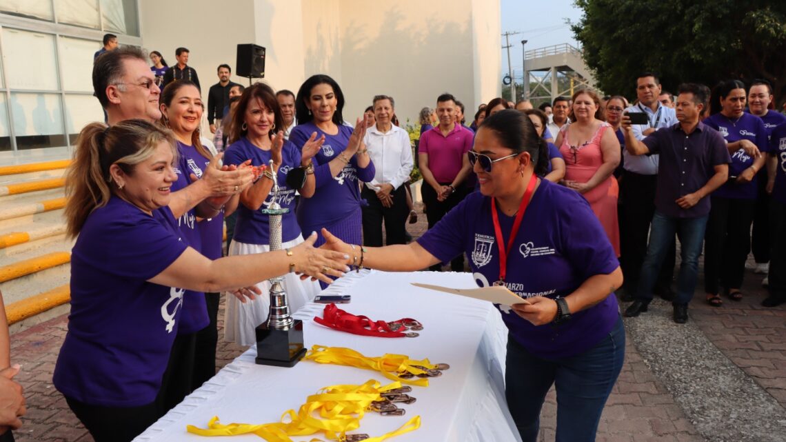 Realiza Voluntariado del Poder Judicial fotografía conmemorativa por el Día Internacional de la Mujer