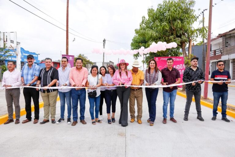 INAUGURA ROSY URBINA OBRA DE PAVIMENTACIÓN HIDRÁULICA EN EL FRACCIONAMIENTO BONANZA