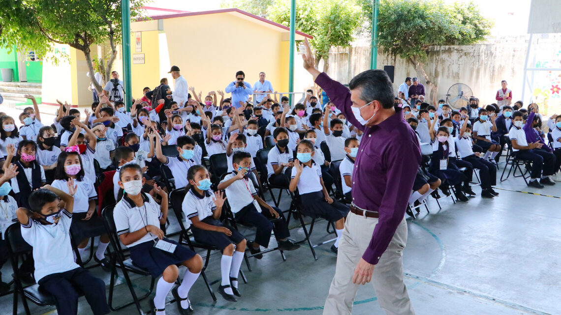 Junto a AMLO estamos sacando adelante la educación de Chiapas: Rutilio Escandón