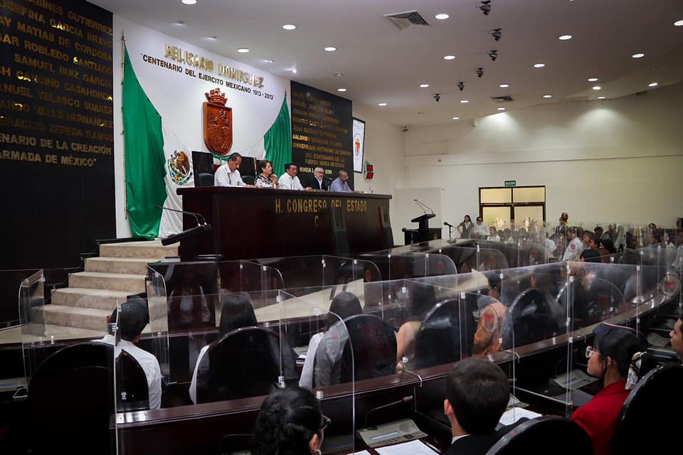 Exhorta el Diputado por Morena, Raúl Eduardo Bonifaz, a jóvenes estudiantes de la Facultad de Derecho (San Cristobal y Extensiones Palenque y Tapachula) a continuar estudiando por Chiapas.