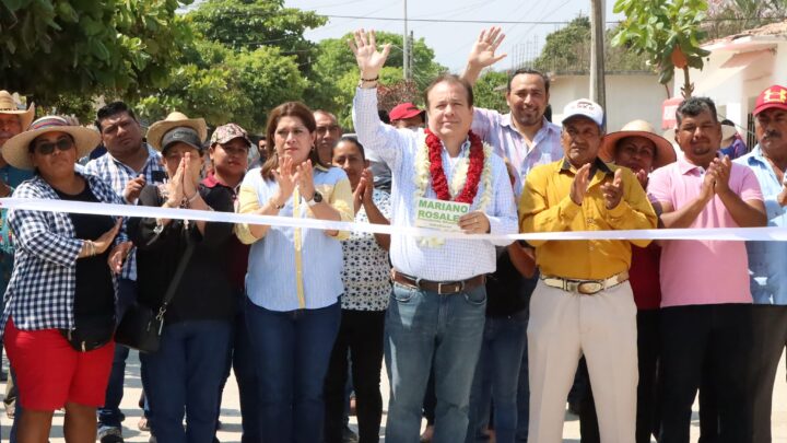 Mariano Rosales inaugura calle pavimentadas con concreto hidráulico en Obregón