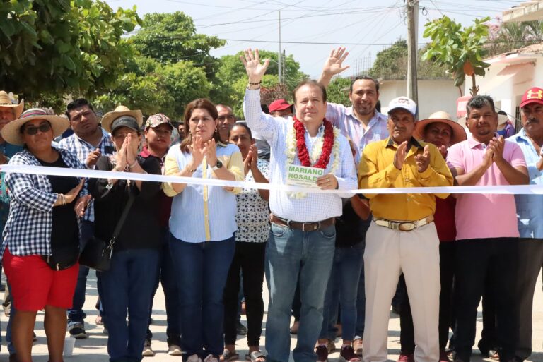 Mariano Rosales inaugura calle pavimentadas con concreto hidráulico en Obregón