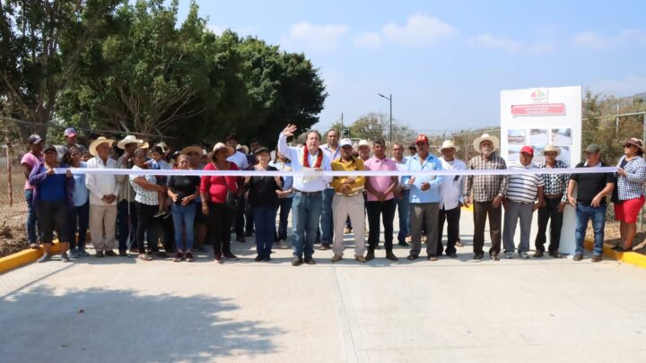 Villaflores continúa su transformación y desarrollo, en Obregón Mariano Rosales entrega calle pavimentada