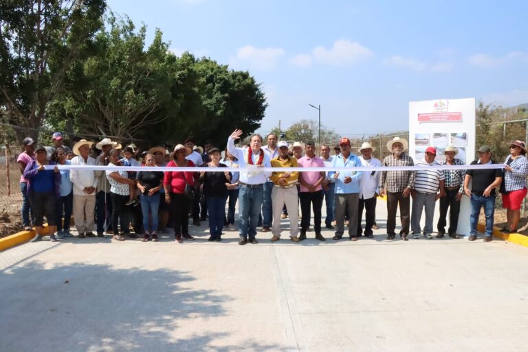 Villaflores continúa su transformación y desarrollo, en Obregón Mariano Rosales entrega calle pavimentada