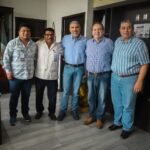 Alcalde de Villaflores Mariano Rosales y el secretario de Obras Públicas Ángel Torres Culebro sostienen reunión