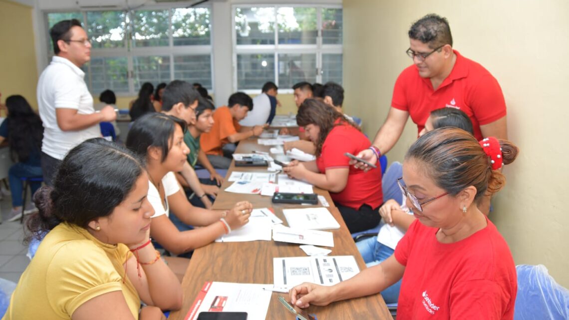 Se entregan Tarjetas Universitarias Inteligentes a alumnos de la UNACH