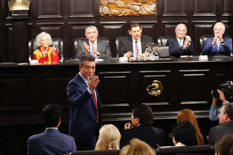 <strong>Rutilio Escandón atestigua entrega de la Medalla Belisario Domínguez a Elena Poniatowska</strong>